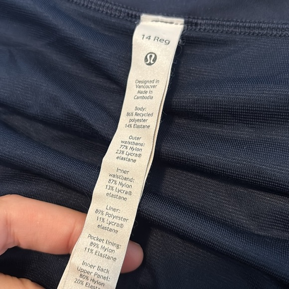Lululemon women’s navy blue lined 2.5” inseam athletic shorts size 14 - Picture 8 of 11